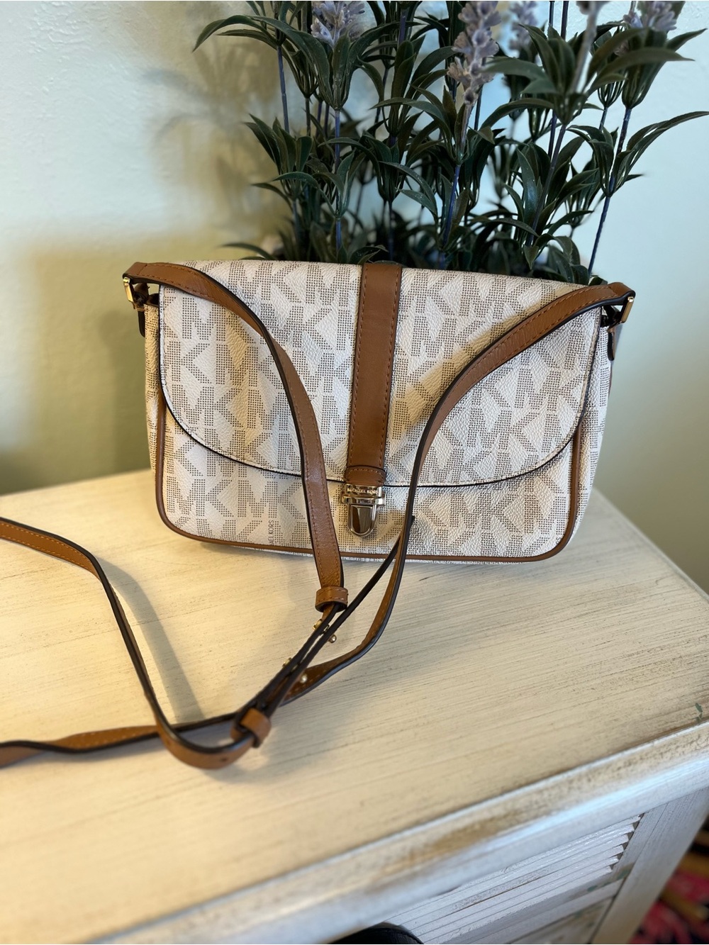 Michael Kors Charlton Large Crossbody Bag in Vanilla MK Signature print